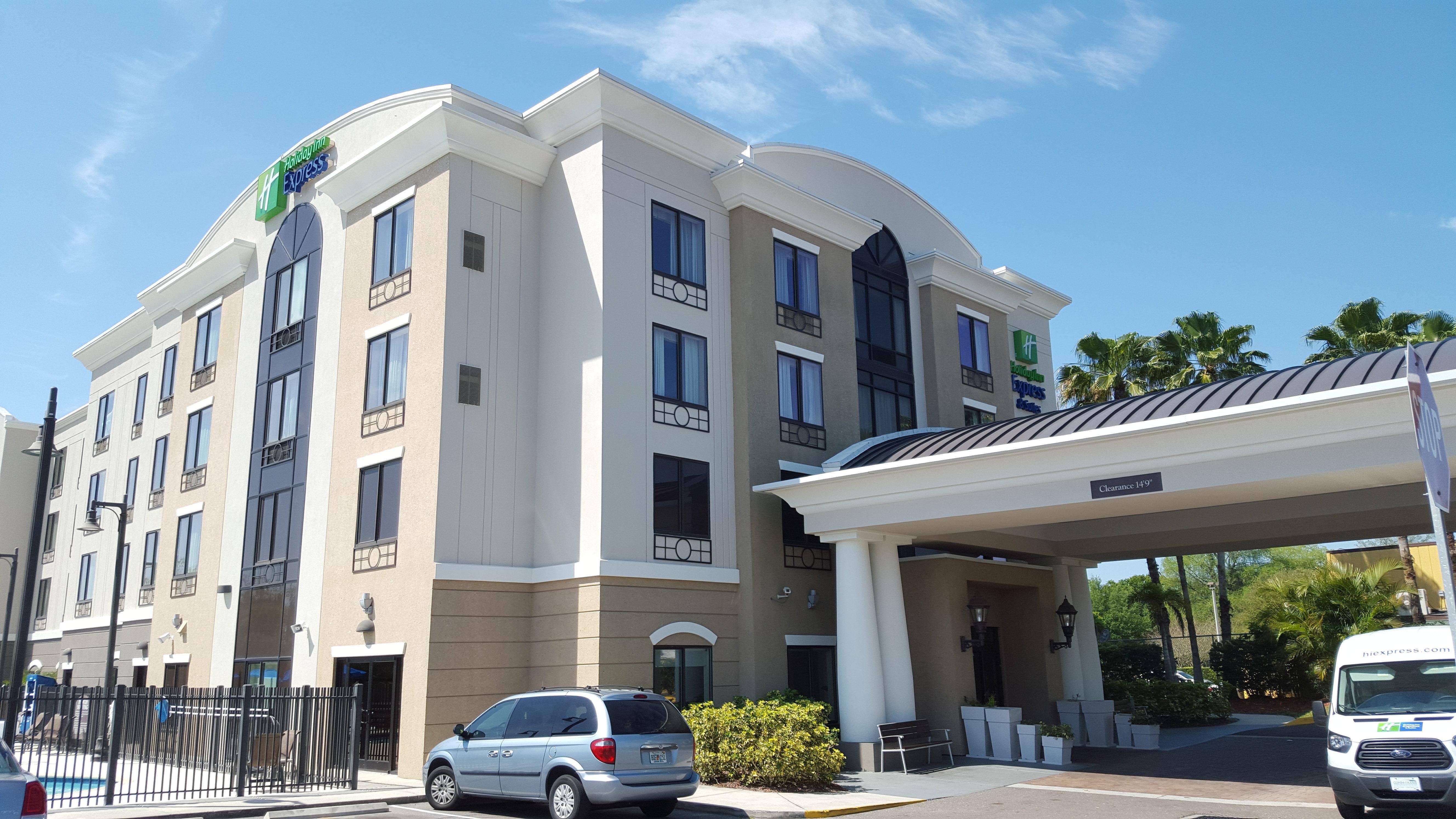 Holiday Inn Express Hotel & Suites Tampa-Usf-Busch Gardens, An Ihg Hotel Exterior foto