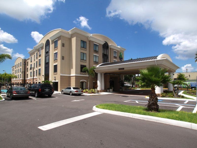 Holiday Inn Express Hotel & Suites Tampa-Usf-Busch Gardens, An Ihg Hotel Exterior foto